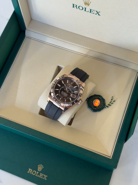 Rolex Sky-Dweller 326235